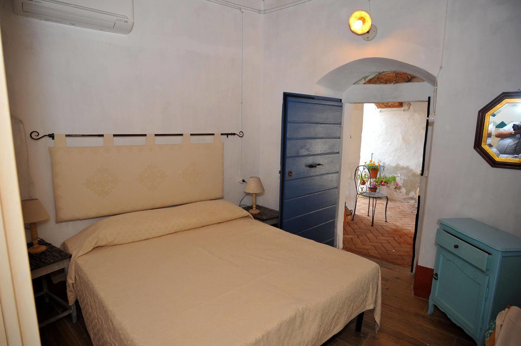 B&B Corte San Lussorio Oliena Eksteriør bilde