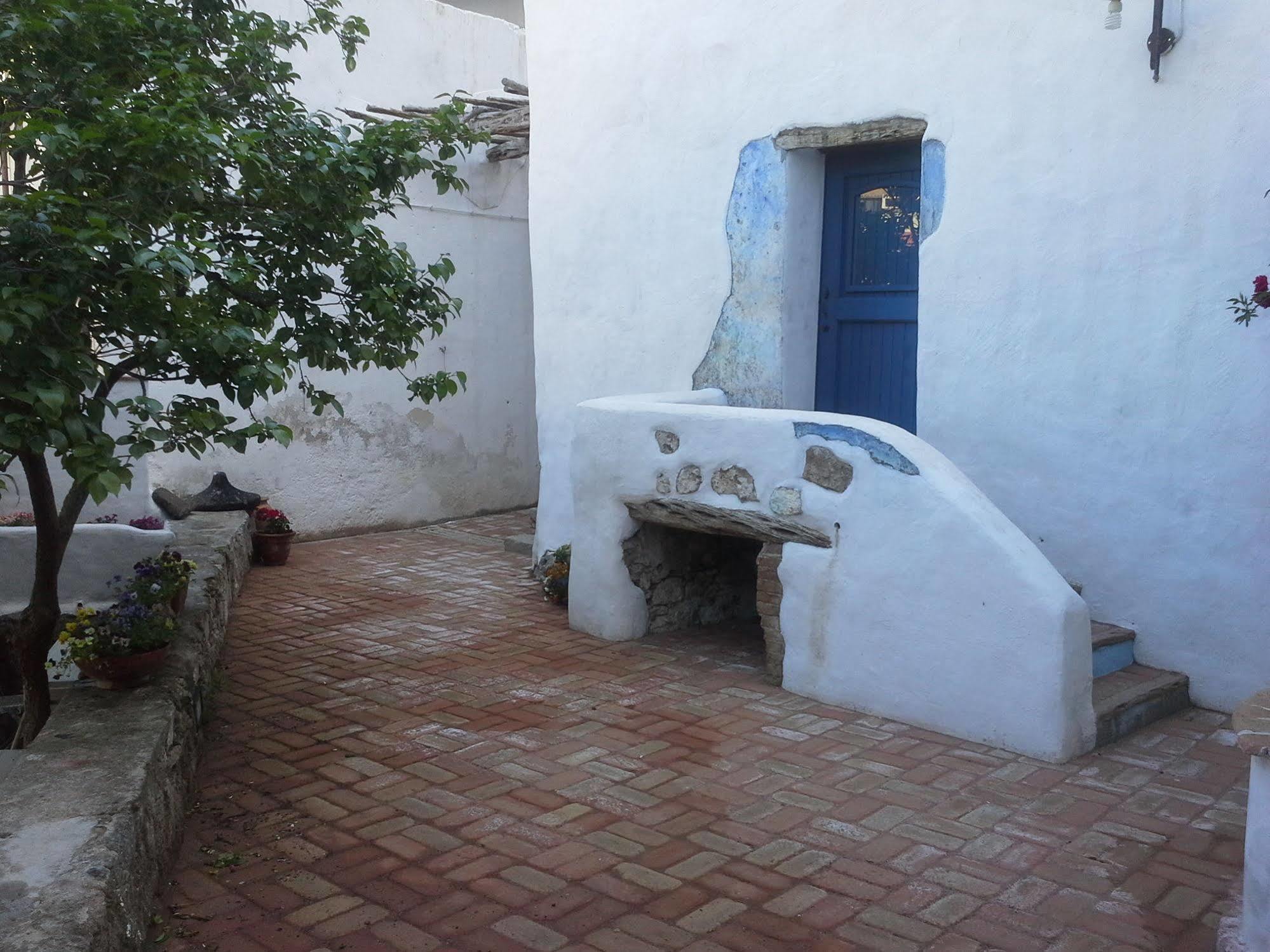 B&B Corte San Lussorio Oliena Eksteriør bilde