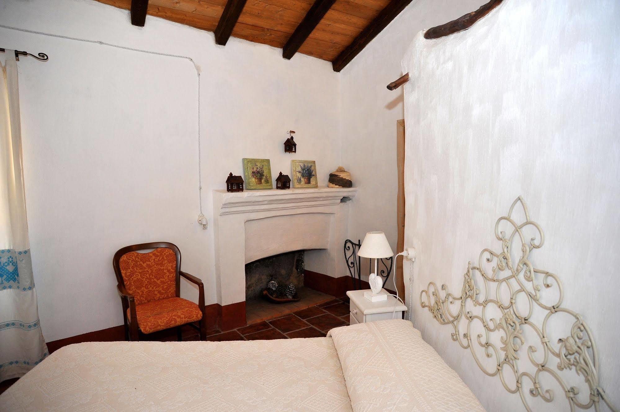 B&B Corte San Lussorio Oliena Eksteriør bilde